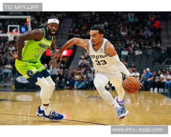 曼恩首节火力全开独得10分半场高效6中5贡献14分3板表现出色